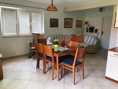  Sweet apartment with garden near of Opatija, Pension in Marinići