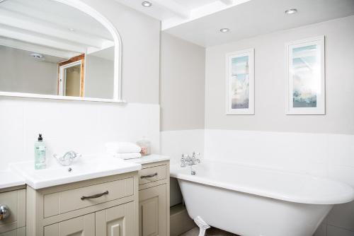 The Cottage and The Nook - main image