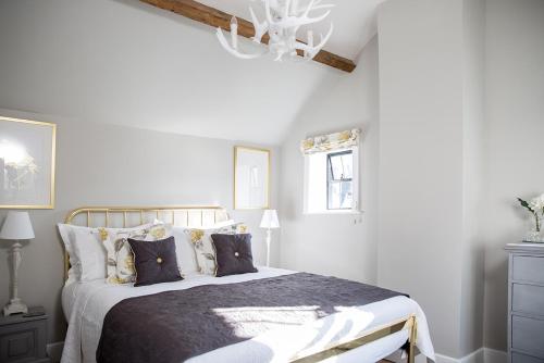 The Cottage and The Nook - image 11