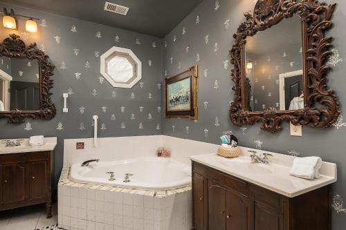 King Room with Spa Bath