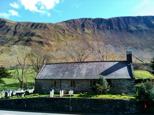 Pen-Y-Bont Hotel