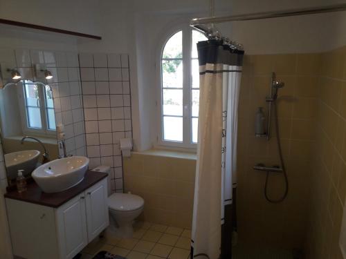 Vannas istaba, Chez Celine et Philippe appartement dans propriété de charme avec piscine (Chez Celine et Philippe appartement dans propriete de charme avec piscine) in Le Fossat (Midi-Pyrenees)
