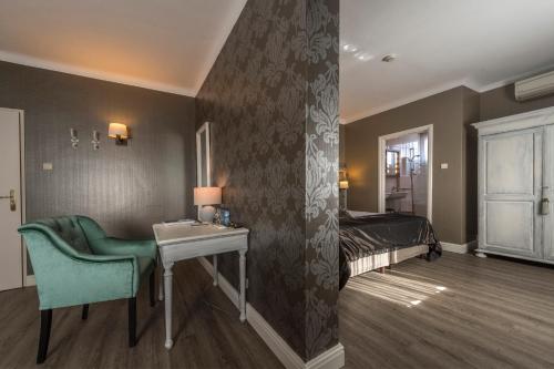 1 king bed, 2 twin beds