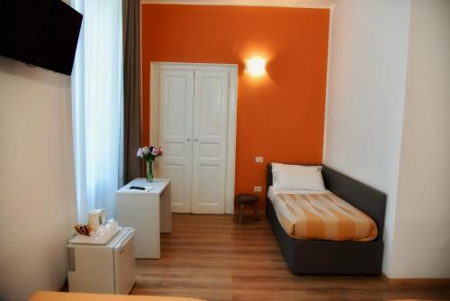 Standard Triple Room image 10