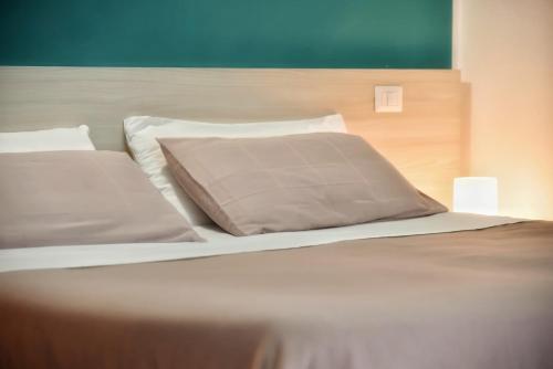 Deluxe Double or Twin Room image 10