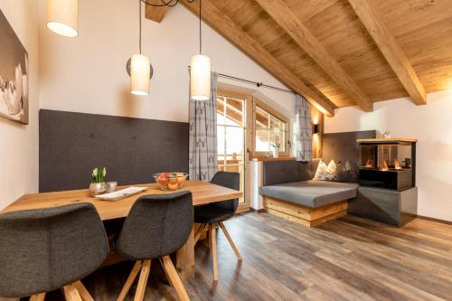 2 bedrooms, 3 beds