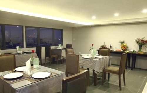 Restaurant, Blue Pearl West Hanoi Hotel in Tu Liem District