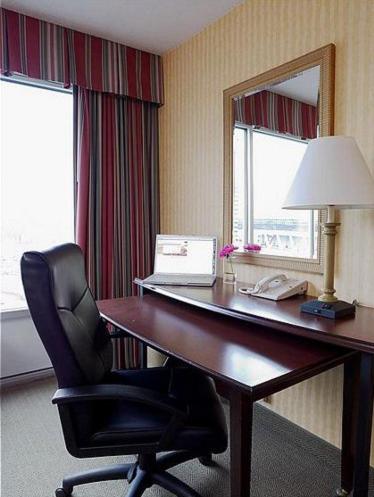 Red Lion Hotel Hartford - image 6