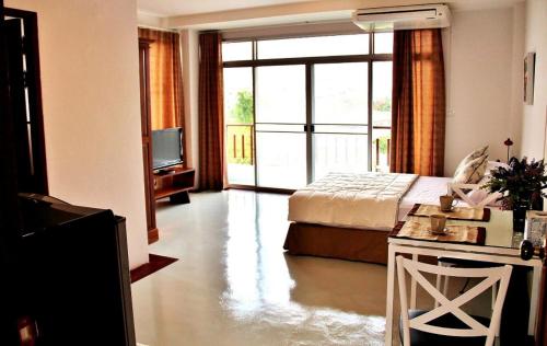 The Meet Green Apartment near Tawan Daeng German Beer Brewery and Restaurant