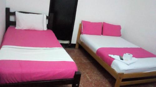 1 double bed, 1 twin bed