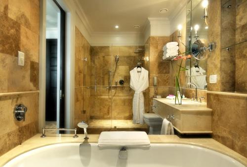 Taj Cape Town The 5-star Taj Cape Town offers comfort and convenience whether youre on business or holiday in Cape Town. Offering a variety of facilities and services, the property provides all you need for a good