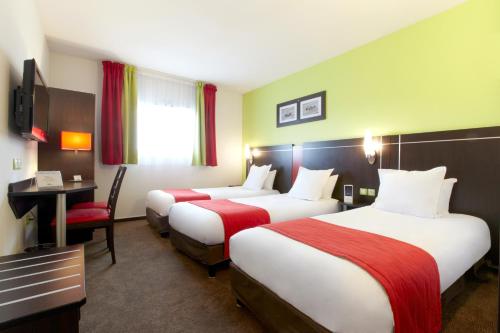 3 twin beds