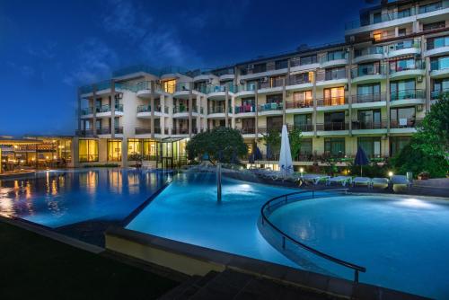 Piscina, Aparthotel Hotel Prestige City II in Primorsko