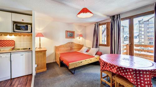 1 twin bed, 2 bunk beds, 1 sofa bed