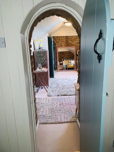 Larchmount House B&B - image 7