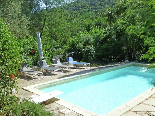 Country-side Holiday Home in Grimaud with Swimming Pool gîte à louer Basse Court