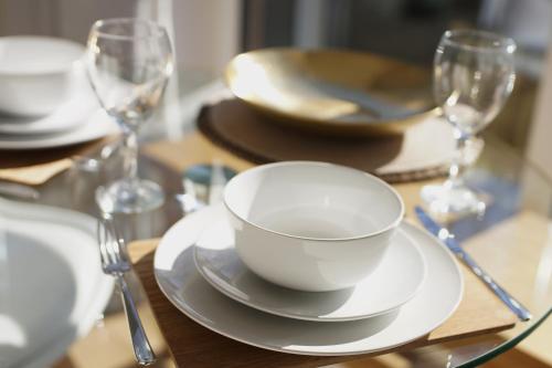 Air Host and Clean - Apartment 3 Broadhurst Court sleeps 4 minutes from town centre - image 2