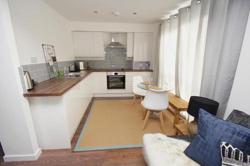 Air Host and Clean - Apartment 3 Broadhurst Court sleeps 4 minutes from town centre - image 14