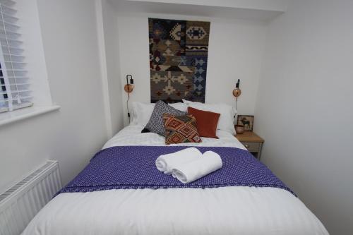 Air Host and Clean - Apartment 3 Broadhurst Court sleeps 4 minutes from town centre - image 11