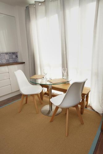 Air Host and Clean - Apartment 3 Broadhurst Court sleeps 4 minutes from town centre - image 4