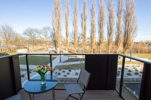Varanda/terraço, Apartment Front Park Sadowa with Parking by Noclegi Renters in Nether city