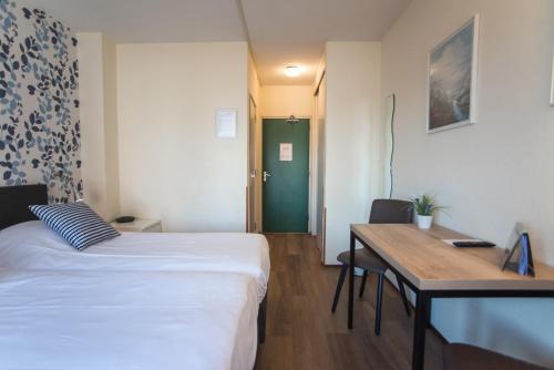 Double Room image 5