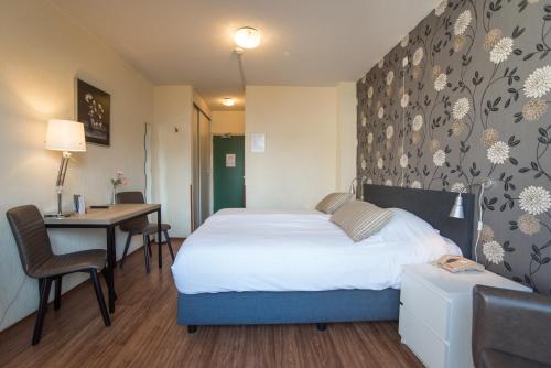 Double Room image 2