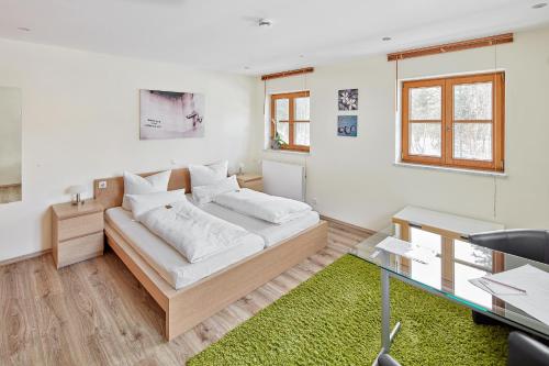 Hotel Garni Alte Sage Ruhpolding Stop at alte säge ruhpolding to discover the wonders of Ruhpolding. Featuring a complete list of amenities, guests will find their stay at the property a comfortable one. To be found at the hotel are