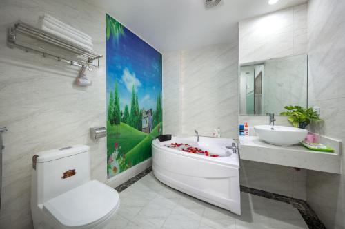Deluxe Double or Twin Room with Spa Bath image 10