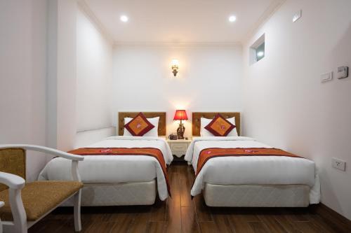 Double or Twin Room image 8