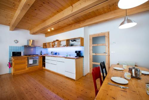 Konyha, Chata Terezie in Šanov