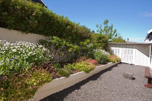 גינה, Cosy apartment near beach, marina & city centre in Argir