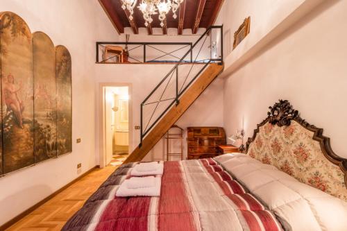 Fenice Backstage over Canal - image 9