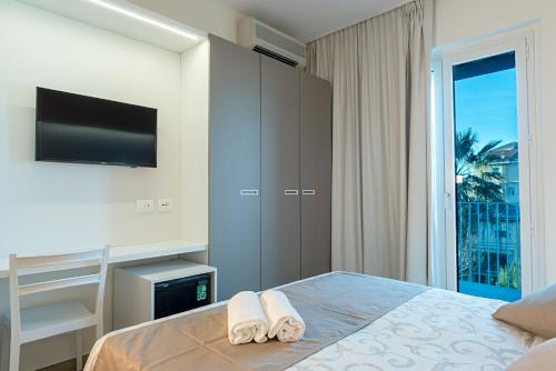 Quadruple Room with Garden View image 3