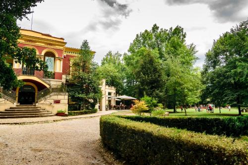 Hotel Estació - main image