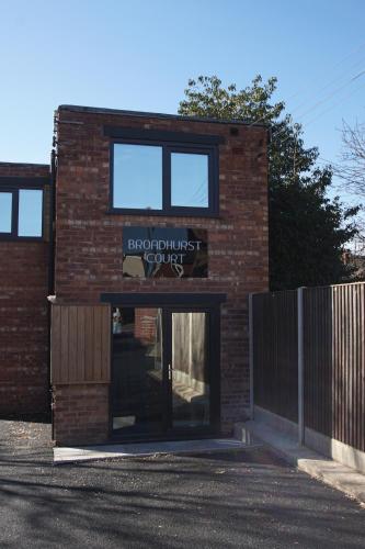 Air Host and Clean - Apartment 3 Broadhurst Court sleeps 4 minutes from town centre - image 5
