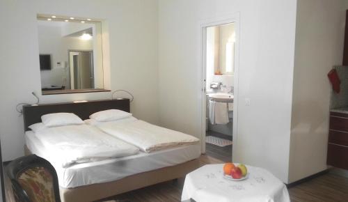 1 queen bed