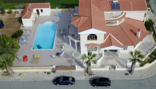Larnaca Mansion Ideal for 3 Families or more