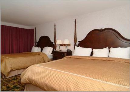 Crown Choice Inn & Suites Lakeview and Waterpark Crown Choice Inn & Suites Lakeview and Waterpark is conveniently located in the popular Mackinaw City Center area. Both business travelers and tourists can enjoy the propertys facilities and services