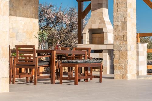 Villa Olea luxury retreat with nature blend - image 2