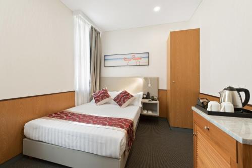 Sydney Hotel QVB - image 8
