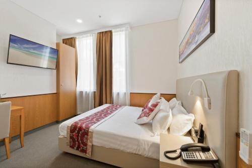 Sydney Hotel QVB - image 9