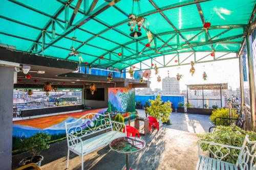 Balcony/terrace, Golden Gate China Town Hotel in Yangon
