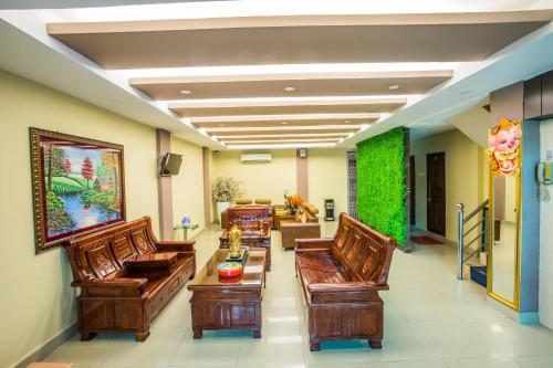 Lobby, Golden Gate China Town Hotel in Yangon