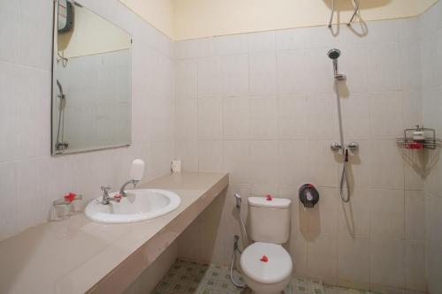 Bathroom, Tunak Cottage in Bumbang Beach