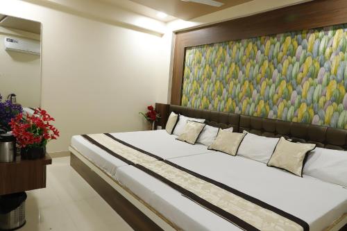 Family Room image 1