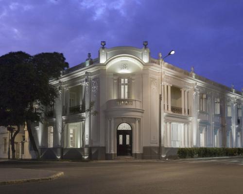 Hotel B, Lima
