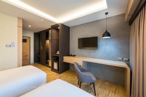 room detail thumbnail 1