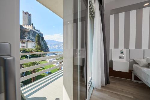 Hotel Castello Lake Front - image 8