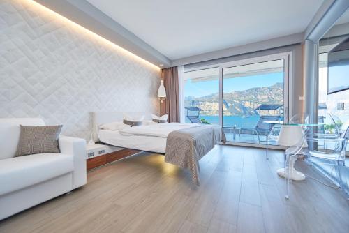 1 king bed, 1 sofa bed